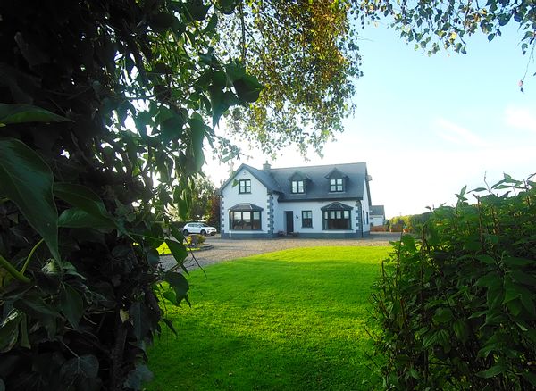 Elegant Private House close to the Beautiful Village of Adare (not currently taking exchanges -  nous n’acceptons pas d’échanges cette année.)