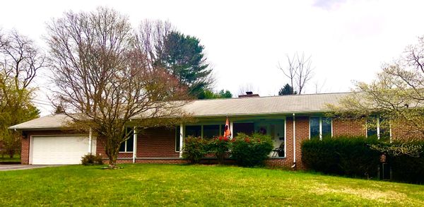 La maison de Carolyn, Julian & Family
