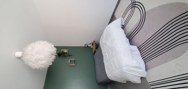Chambre avec salle d'eau privée 20m2 au sein de notre habitation personnel. Maison avec piscine