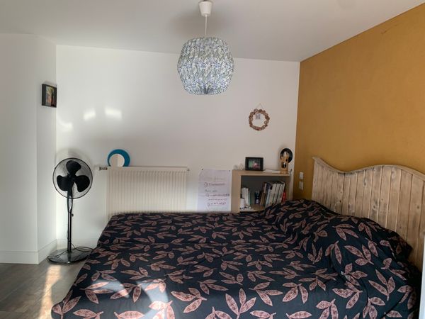 La chambre parentale, près de la voie verte à Bressuire.