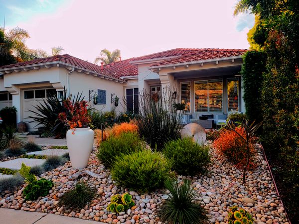 Farrey Family Spanish-style Ocean-close Modern Retreat