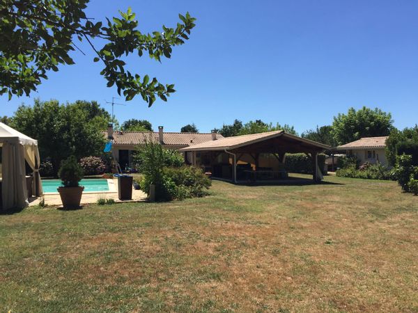 Proche st Emilion, Bordeaux, Sarlat. Ramassez vos œufs coques