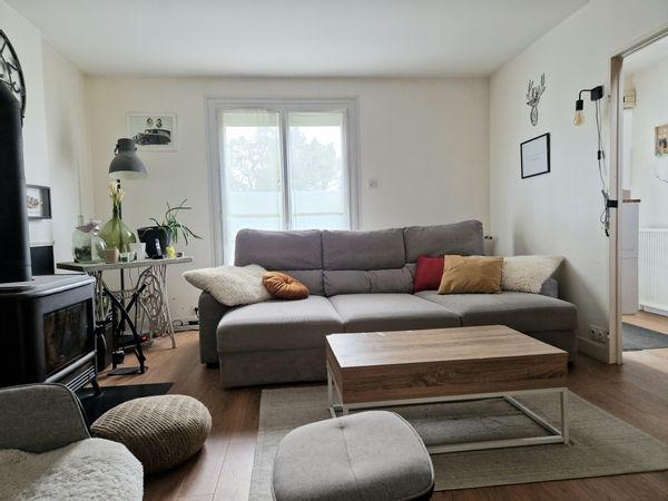 Maison familiale au calme avec train pour Paris st Lazare dans le village.