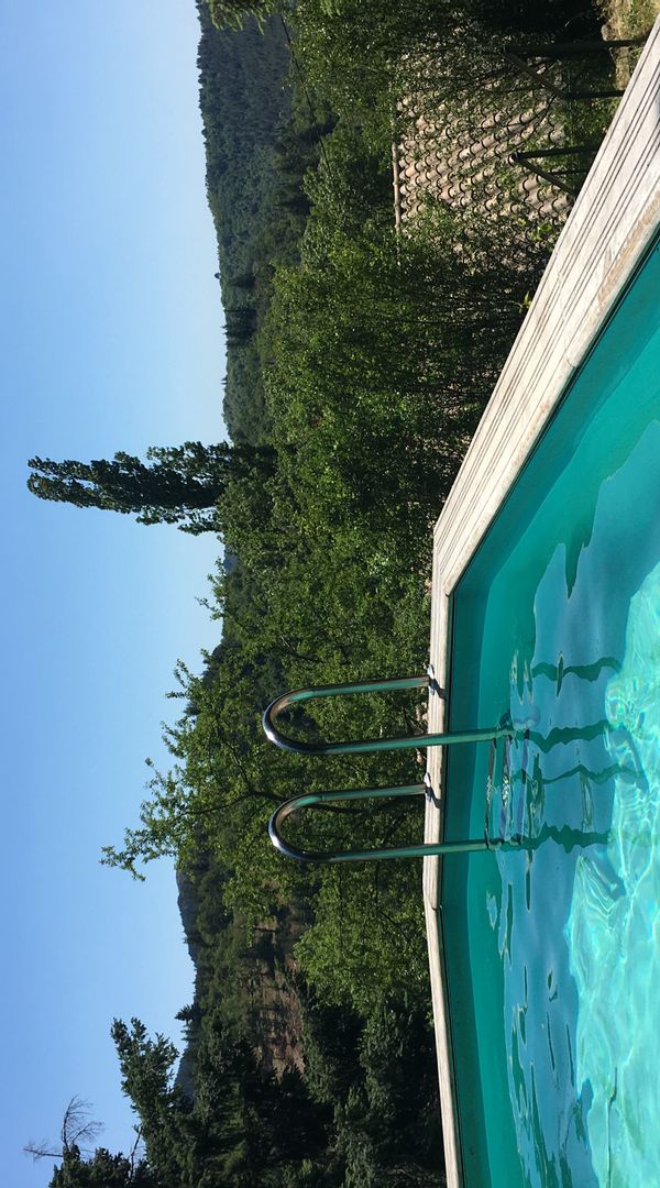 Cachette en Ardèche : vallée bucolique, calme absolu & piscine dans les Monts d’Ardèche