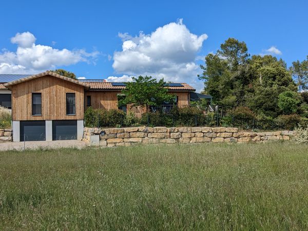 Maison en bois au pied du Pic Saint Loup