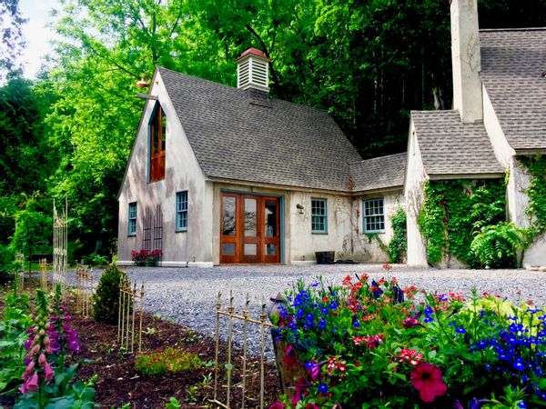 Glen Hollow Guest House - wine country cottage in New York's Finger Lakes region