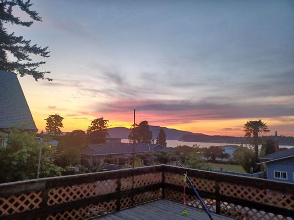 Cozy Anacortes home in a lovely neighborhood near outdoor adventures