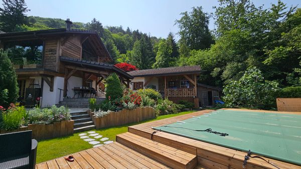 Le chalet entre lac et montagnes (PISCINE DISPONIBLE UNIQUEMENT A PARTIR DE JUIN 2025)