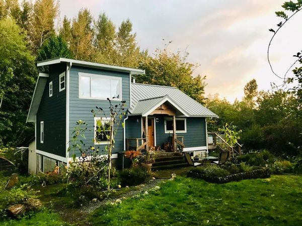 Private, peaceful homestead with dairy goats, chickens and only 15 minutes to town!