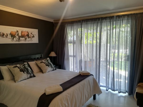 Spacious house in the Cape Winelands, 15km outside the historic town of Stellenbosch. SOLAR POWERED