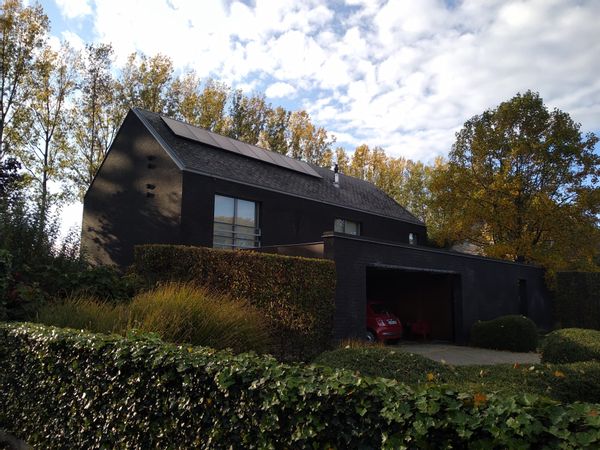 La maison de modern house with swimming pond