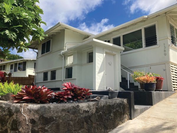 Comfortable house at bottom of Keolu hillside.