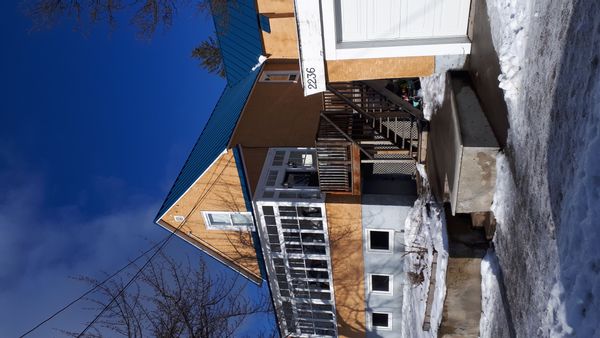 Downtown Rossland family home, 5mins to the ski hill