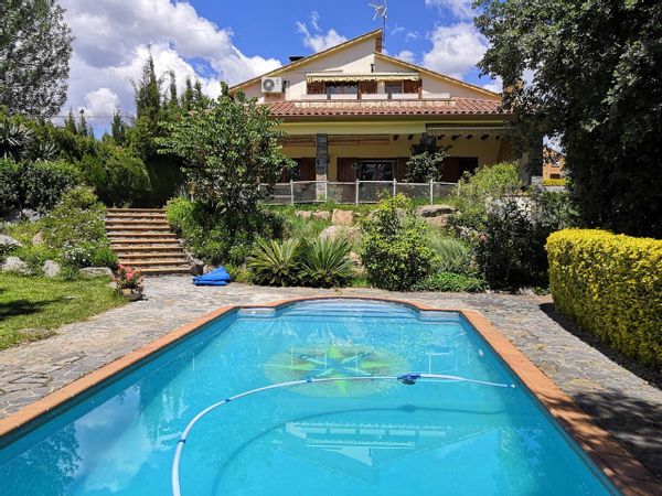 40 minutes de Barcelone. Grand jardin et communauté calme. Pas intéressé par les courts séjours