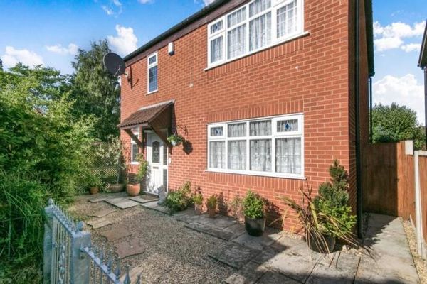 Warm family home in fun & historic Chester