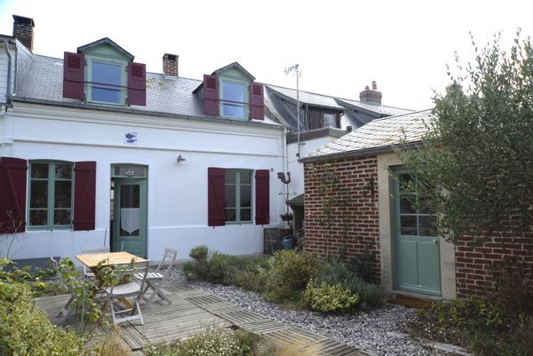 Jolie maison de pêcheur traditionnelle avec jardin en baie de Somme