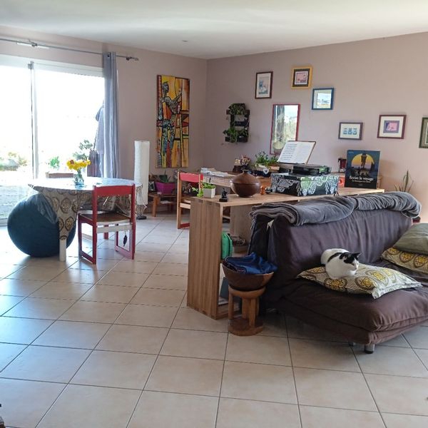 Chambre sur la vélo Francette.
Room on the Francette cycle route. 
Zimmer auf der Velo Francette.