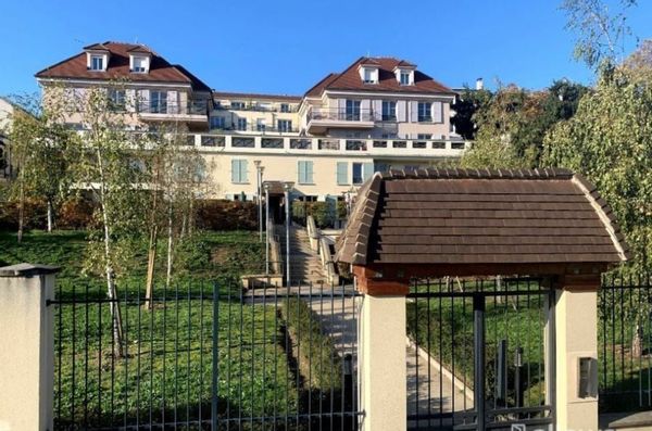 Proche de Paris avec Parking sécurisé - ligne directe RER A