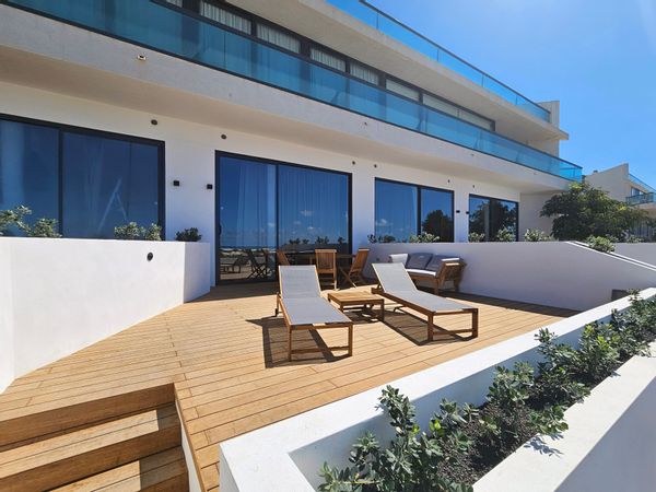 Luxury Suite facing the ocean