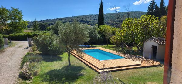 La maison entre vigne et lavande en Provence