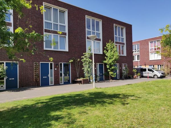 Comfortable and bright family home close to city center and the beach