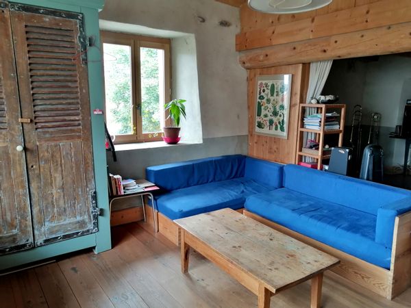 Petite maison de village.