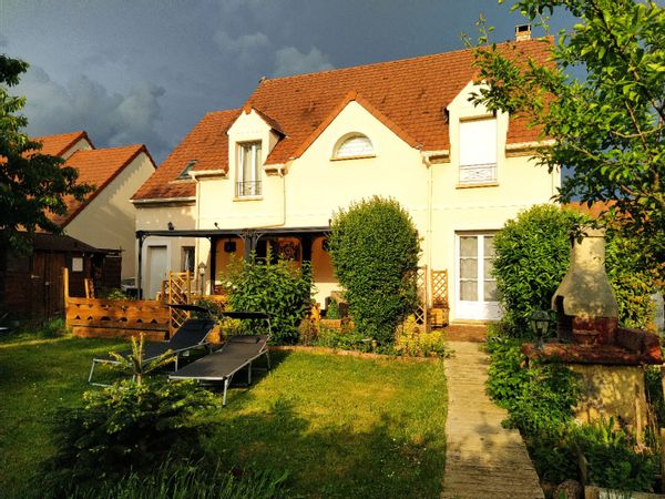 Grande chambre privée dans notre maison