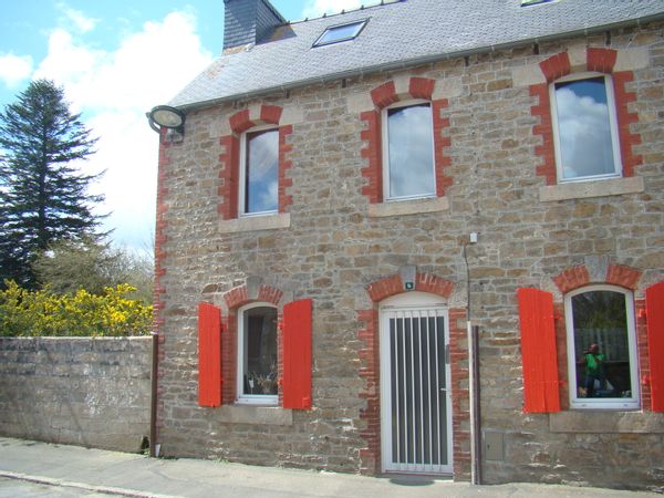 Une maison idéale  pour une famille de 4  avec un grand jardin