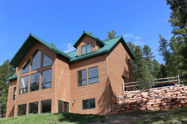 Large Mountain Lodge in the Heart of the Black Hills