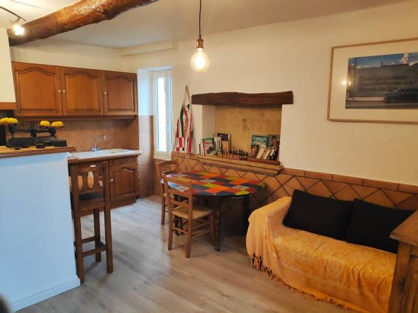 Grande maison en pierres nichée dans un magnifique village du Luberon !