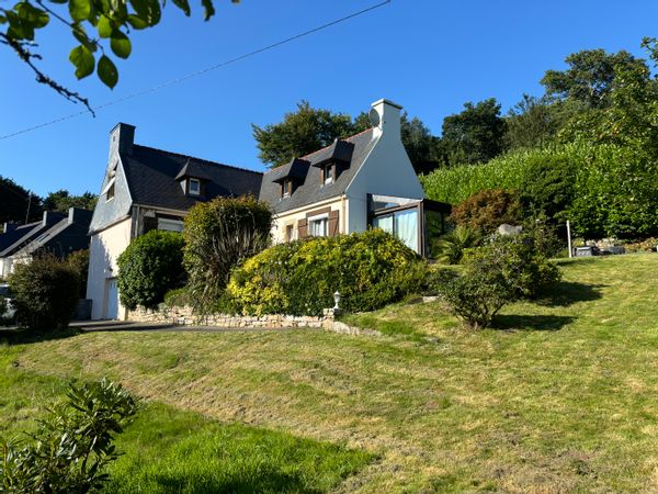 La maison familiale d’ Ali et Marie: la campagne aux portes de Quimper.