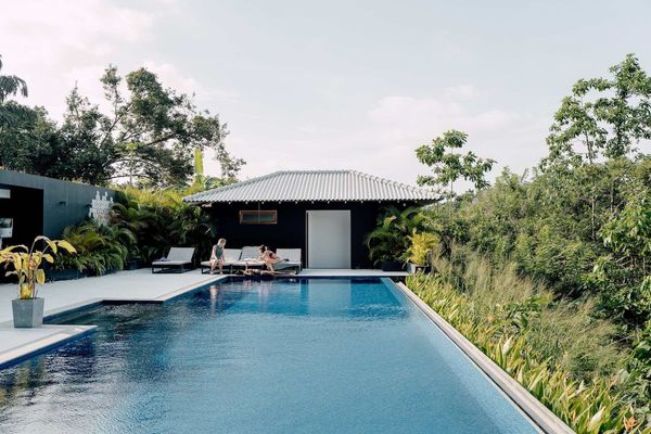 LOOKING FOR LISBON: Beautiful hilltop villa in Sri Lanka near the beach with a pool