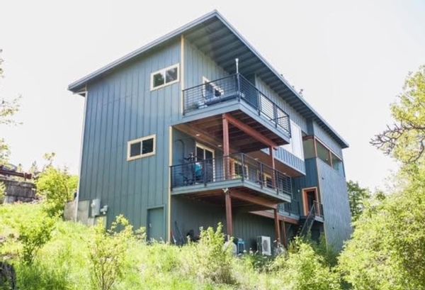 Columbia River view apartment with a small-town feel