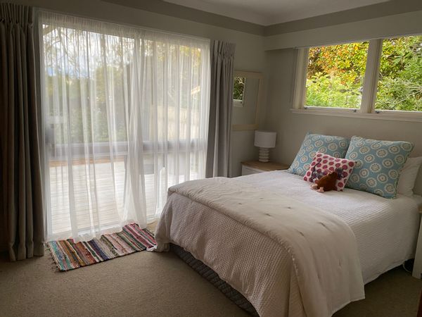 The Locum. A bright and sunny two bedroom apartment close to public transport and walking distance to the heart of the city.