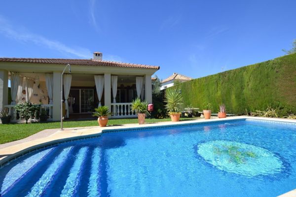 Charlene, Dani e Eléas hus