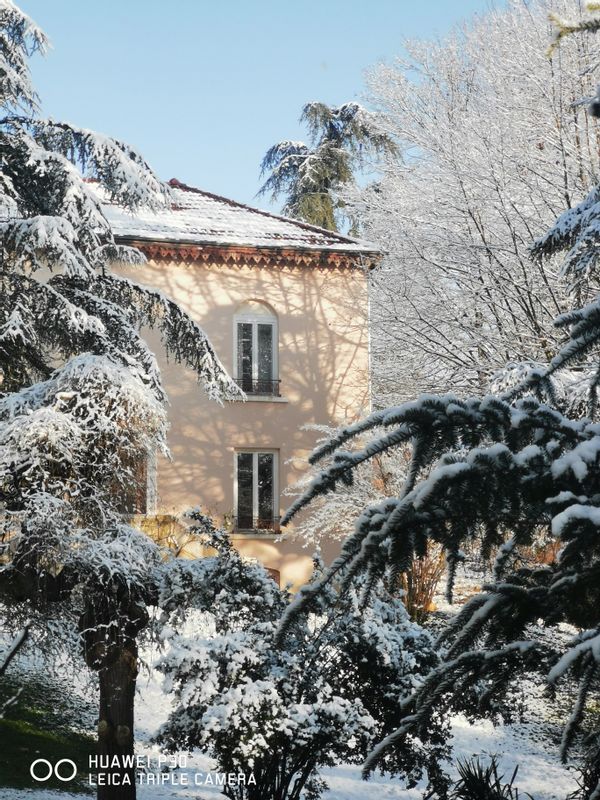 Maison de vigne à Collonges, berceau de P. BOCUSE, aux pieds des monts d'or et aux portes de Lyon.