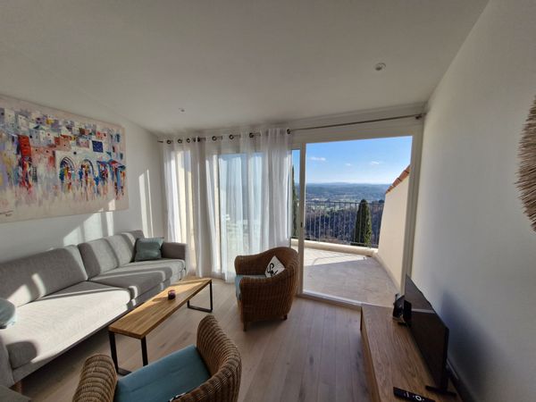 Appartement climatisé avec grande terrasse et vue panoramique