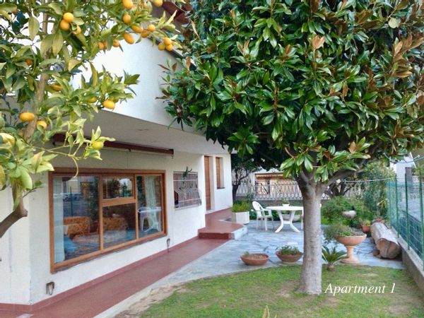 Villa con ampio giardino, tranquilla e vicino al mare