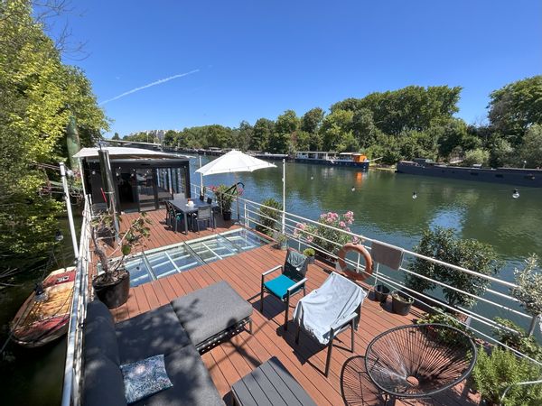 Péniche refaite à neuf en bord de Seine sur l'île de Puteaux à 30 minutes du centre de Paris