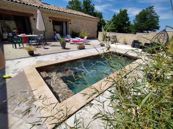 Belle et grande maison en pierres rénovée à 10 min de Crest idéallement située dans la Drome