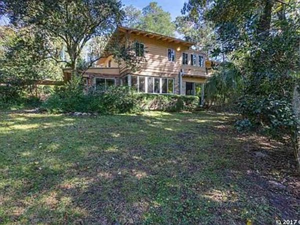 Large forest home in Gainesville!