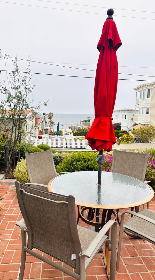 Beach Cottage in Manhattan Beach