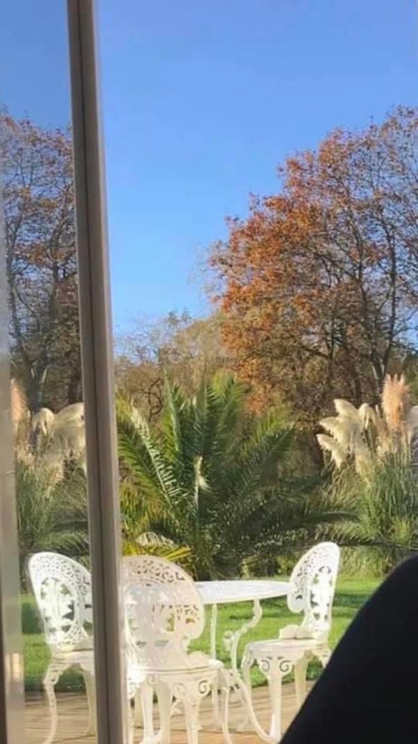 Neuve plein pied avec un jardin paysager