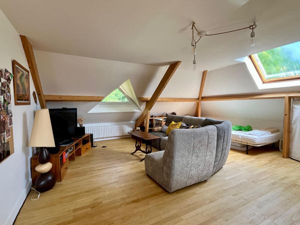 1er étage de notre maison familiale, en lisière de Foret, 20' de Versailles