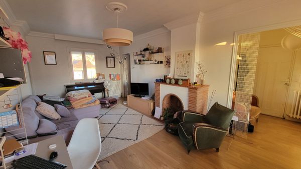 Appartement dernier étage, terrasse, vue mer et toits.