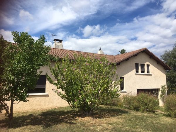 La maison de Lénön et Alex au cœur de l’Auvergne et de la France