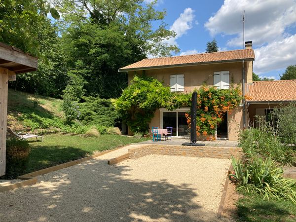 Maison dans un environnement  de verdure à 10 mn de lyon