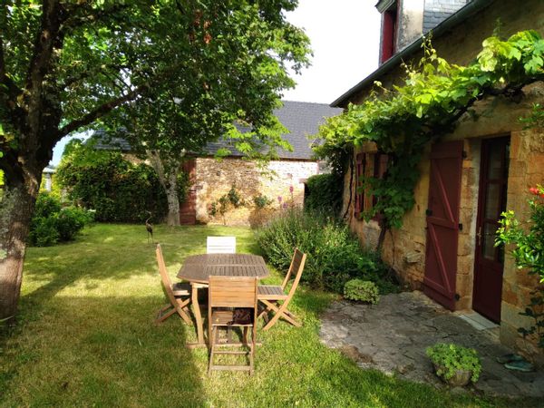 La maison de Viviane           520 rue de Lapoujade 24120 Ladornac Séjour de 3 nuits minimum