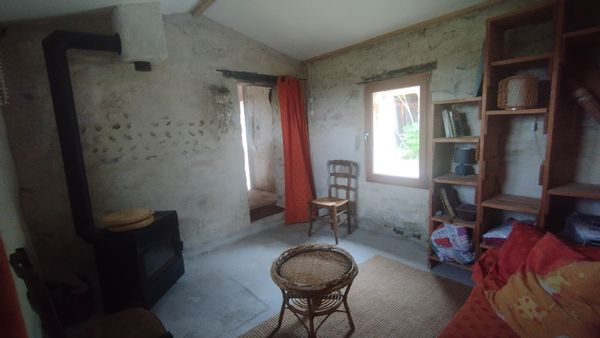 Chambre privée dans un cabanon rustique au milieu de la nature du nord Drôme