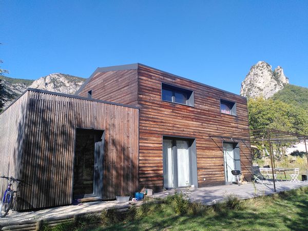 Maison en bois à 5 min de la forêt de Saoû
